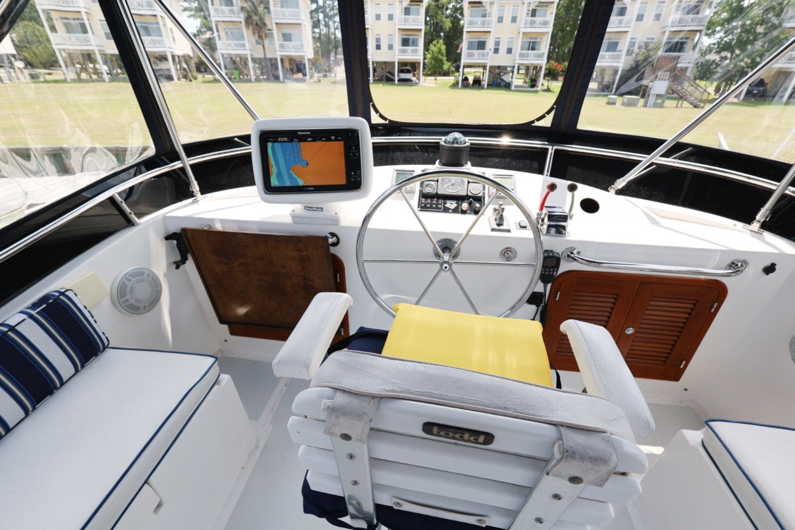 2006 Heritage East 36 Sundeck