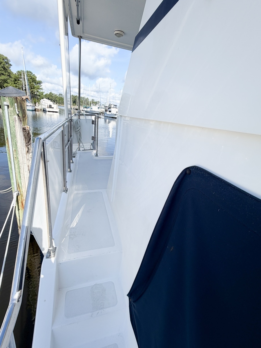 2006 Heritage East 36 Sundeck