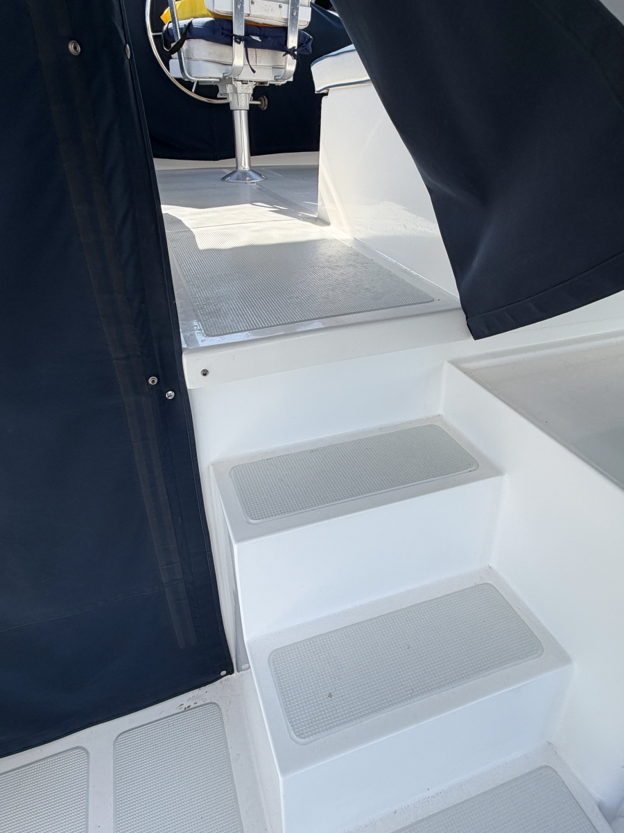 2006 Heritage East 36 Sundeck