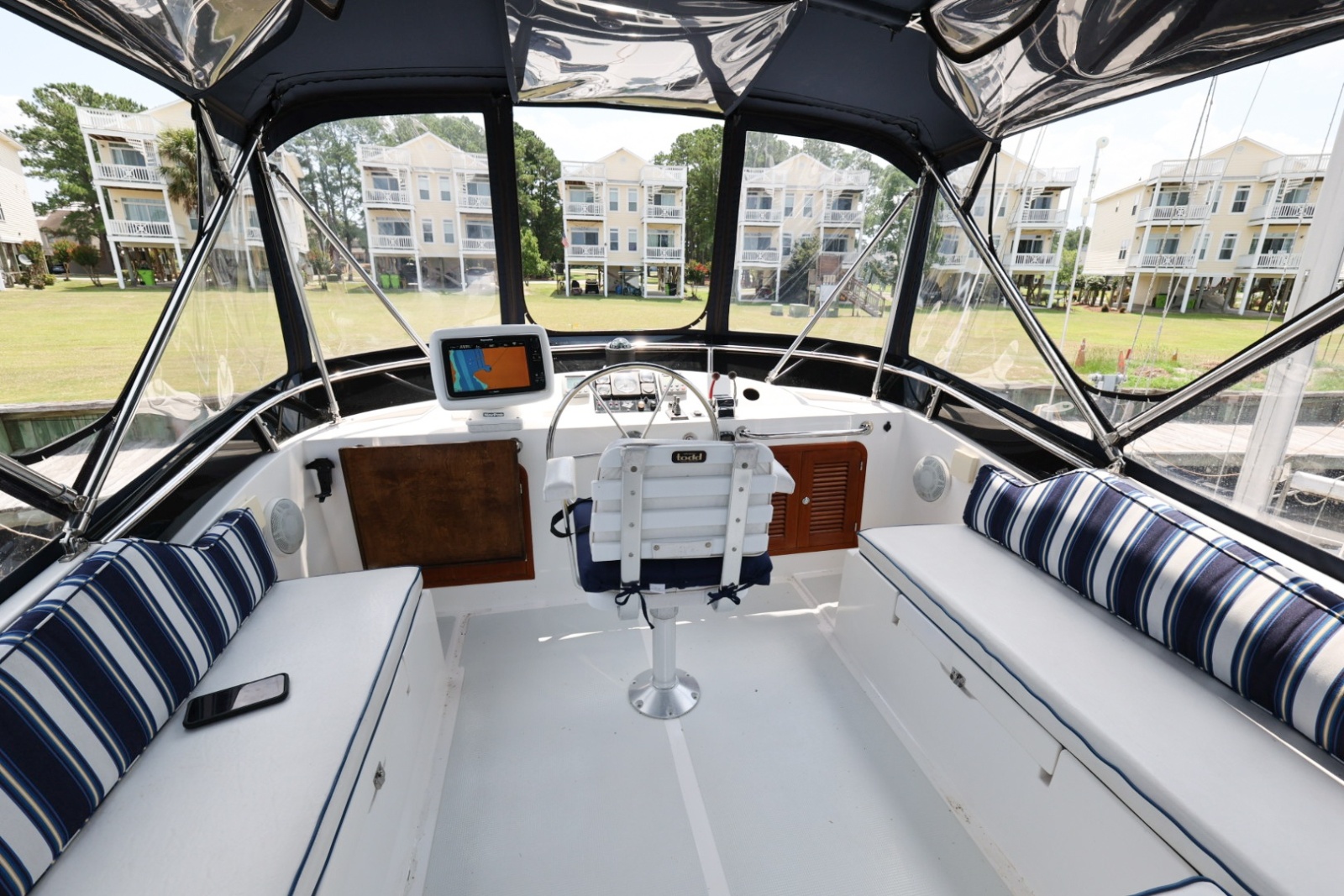 2006 Heritage East 36 Sundeck