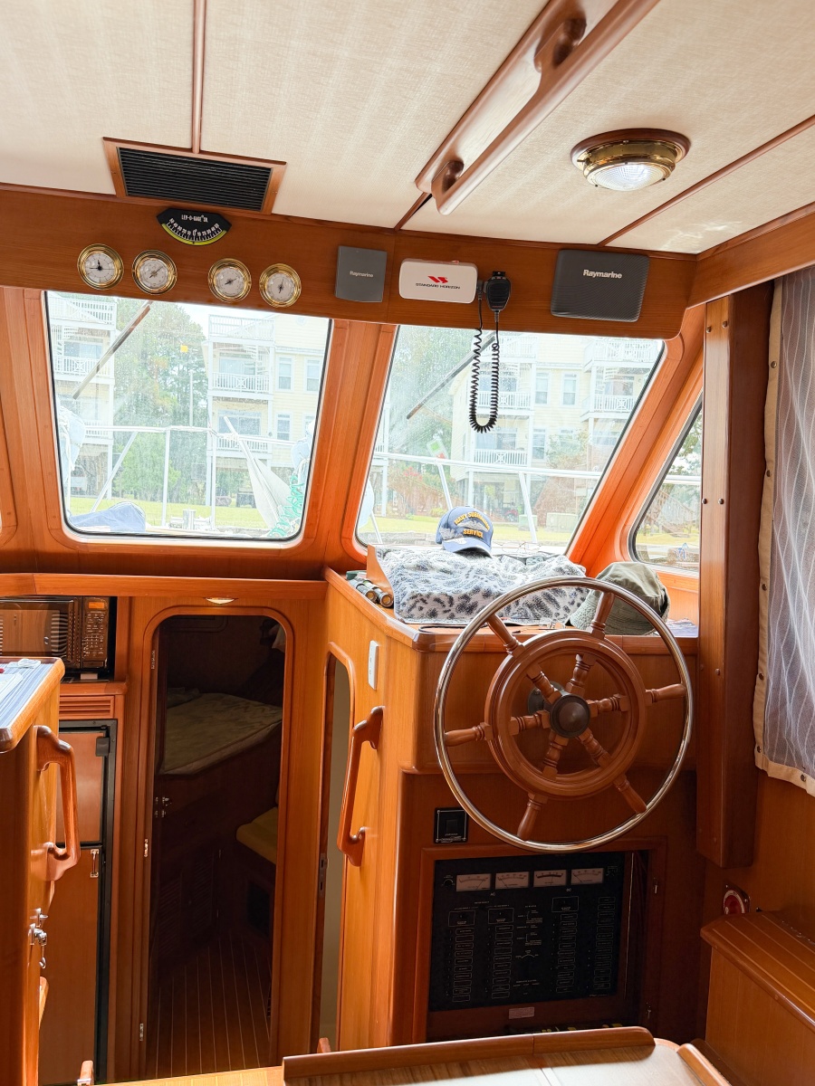 2006 Heritage East 36 Sundeck