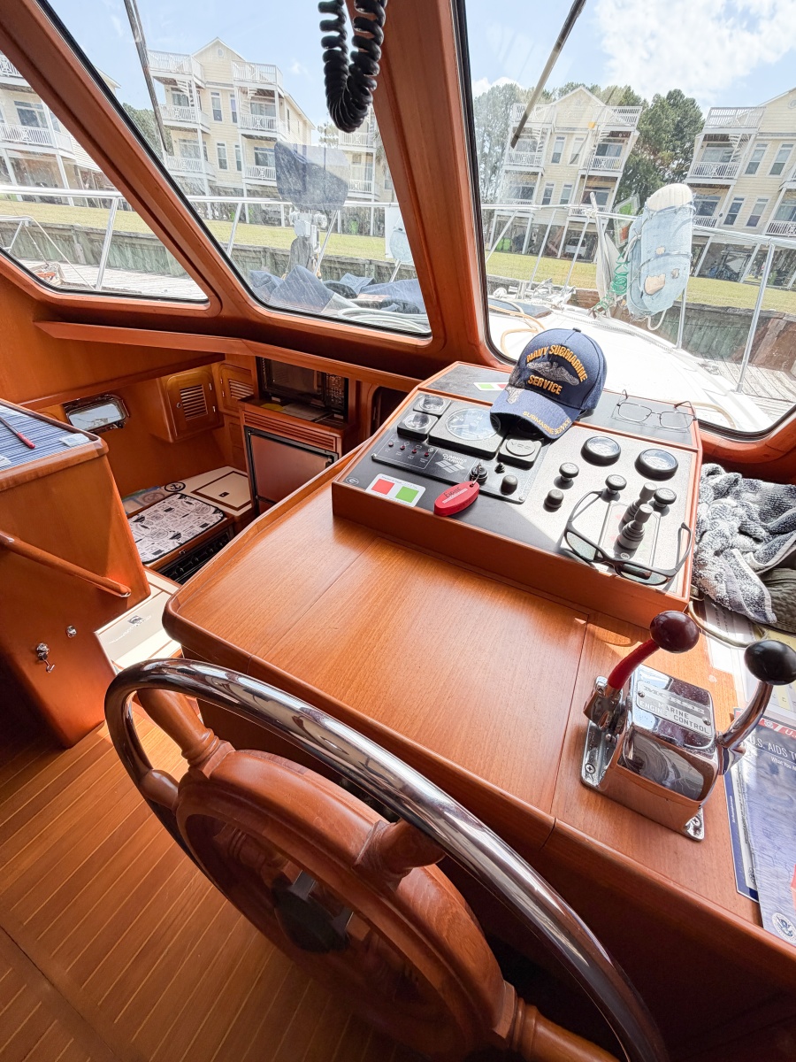 2006 Heritage East 36 Sundeck