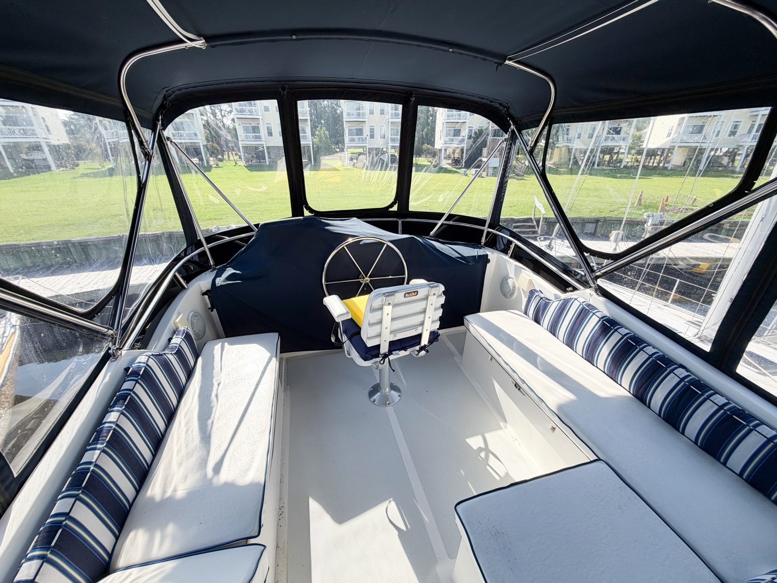 2006 Heritage East 36 Sundeck