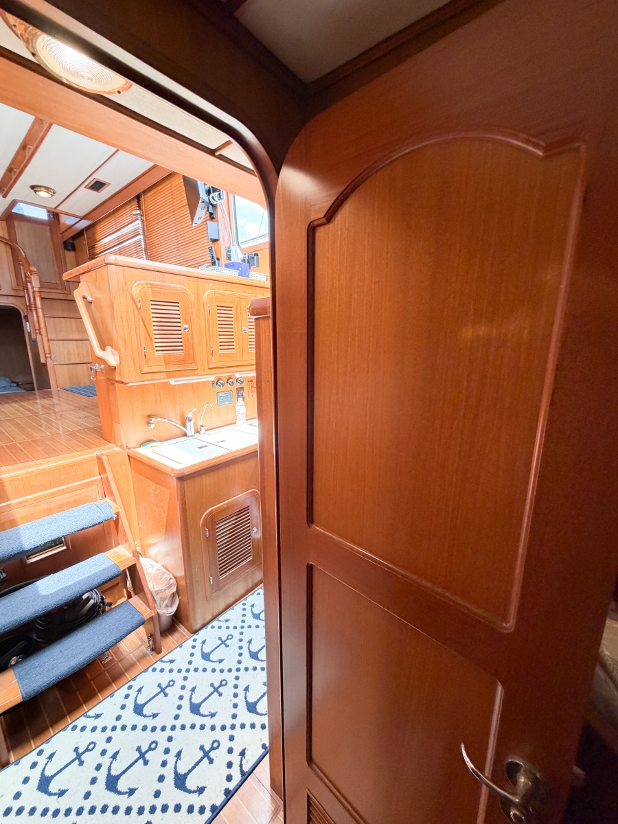 2006 Heritage East 36 Sundeck