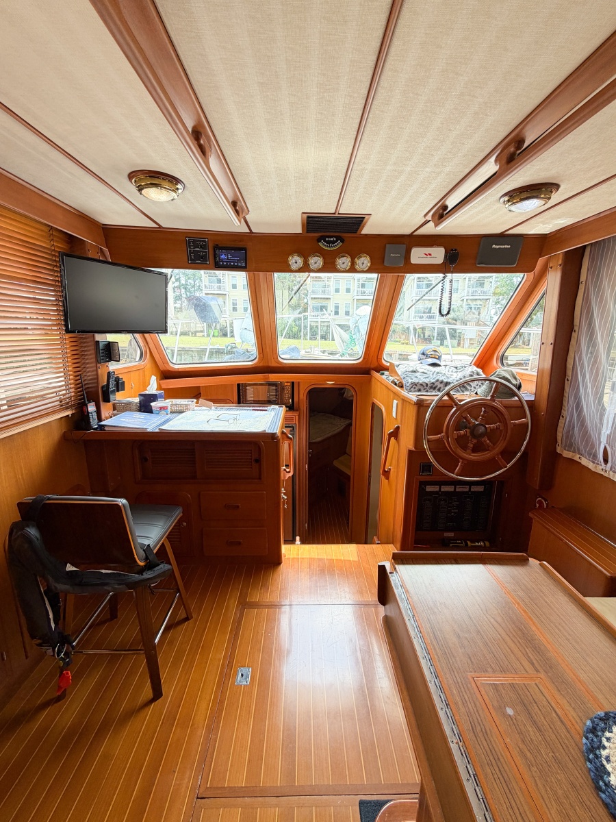 2006 Heritage East 36 Sundeck