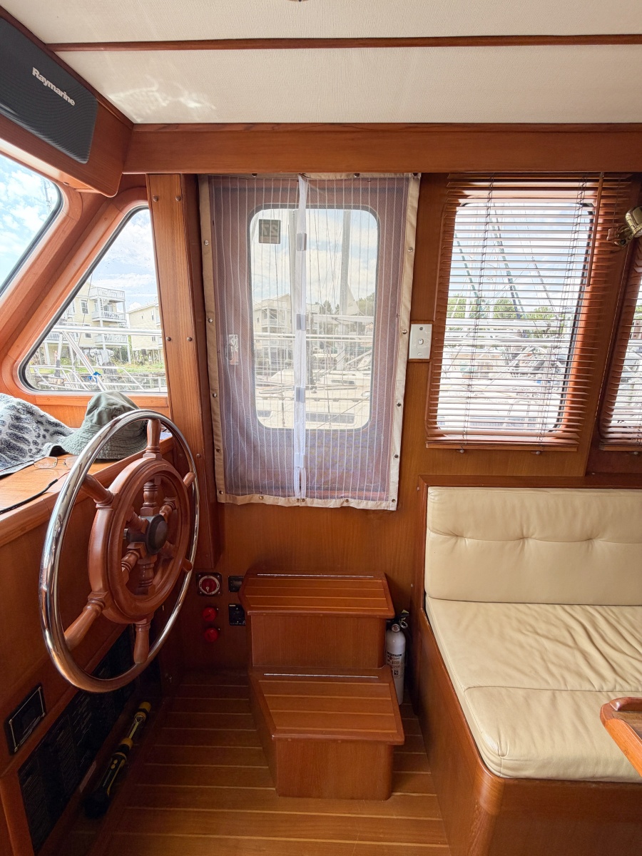 2006 Heritage East 36 Sundeck