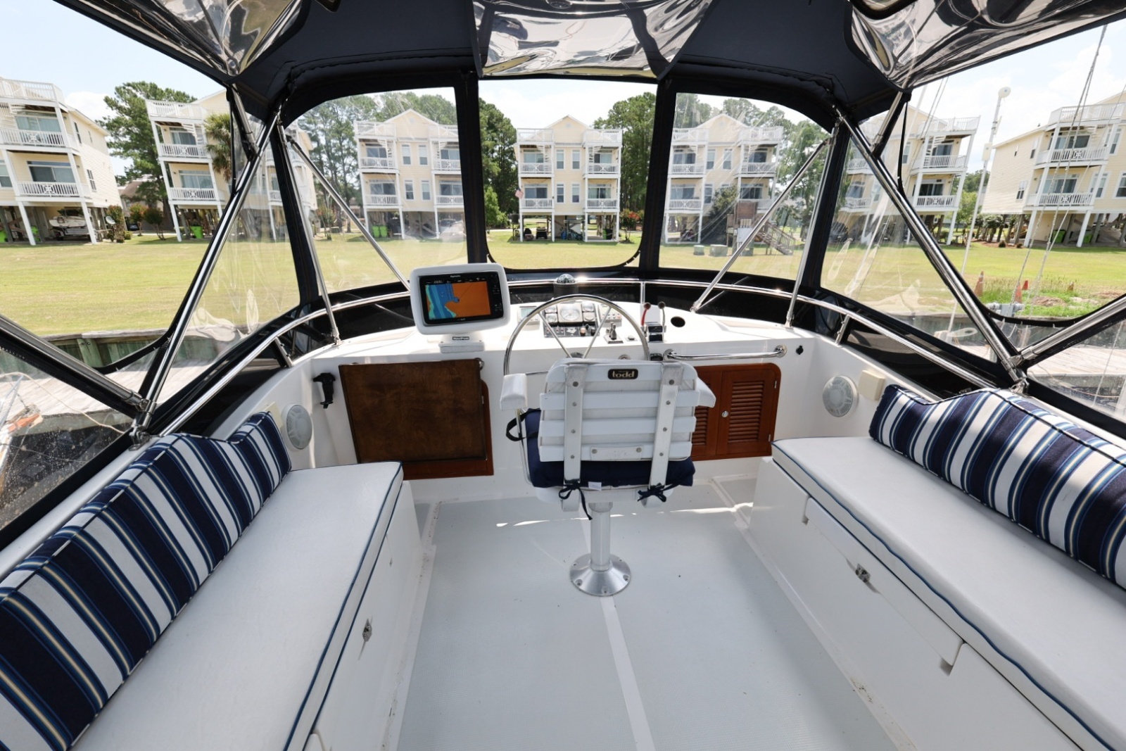 2006 Heritage East 36 Sundeck