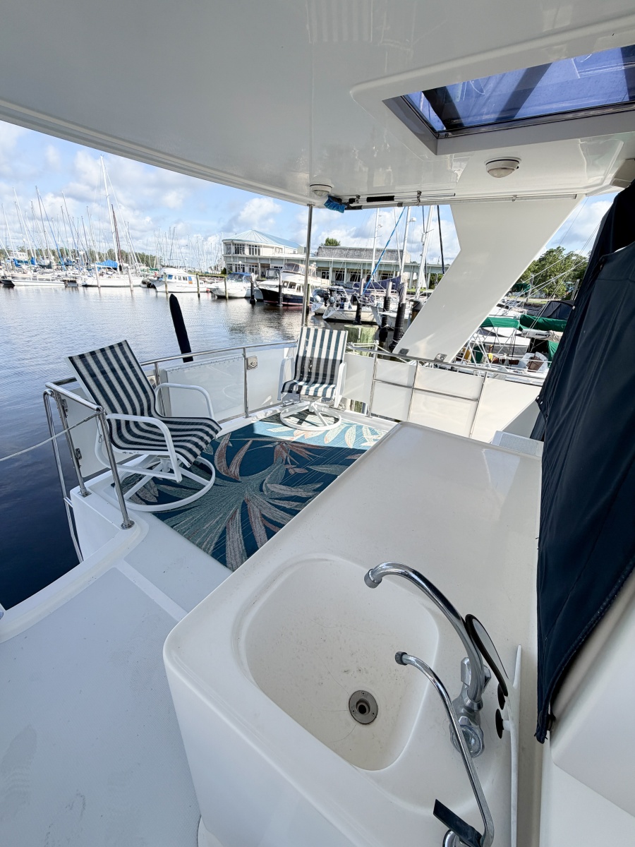 2006 Heritage East 36 Sundeck