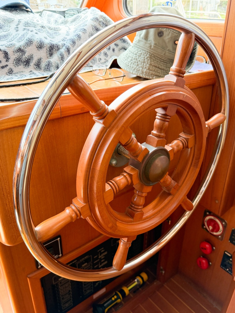 2006 Heritage East 36 Sundeck