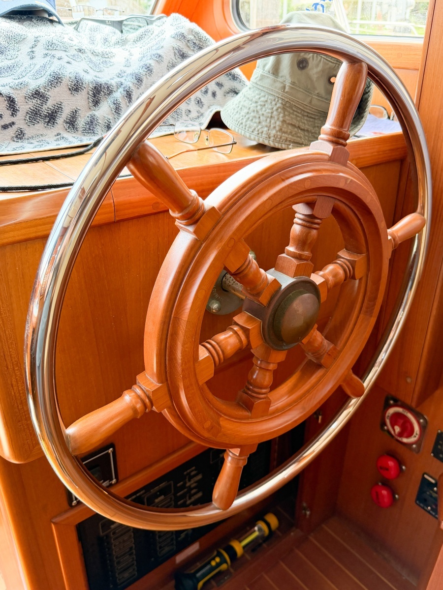 2006 Heritage East 36 Sundeck