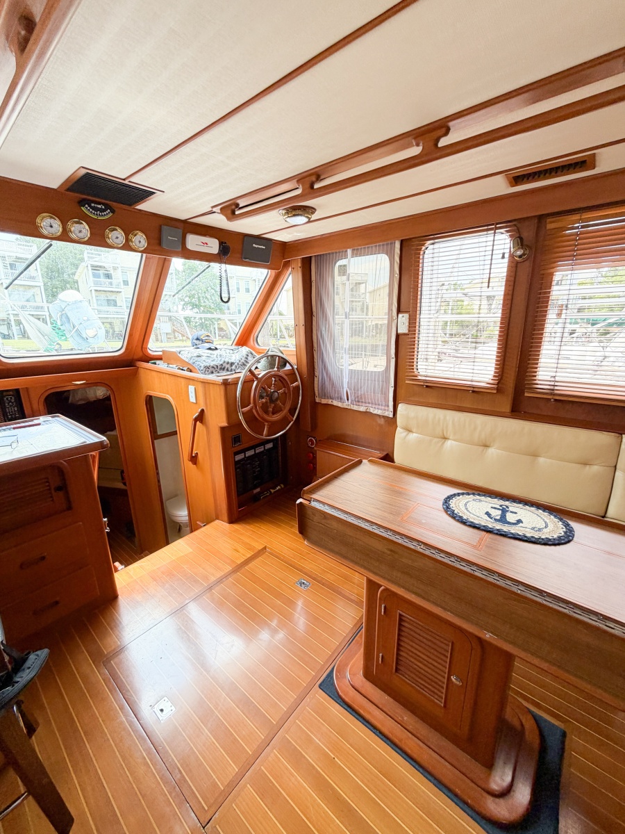 2006 Heritage East 36 Sundeck