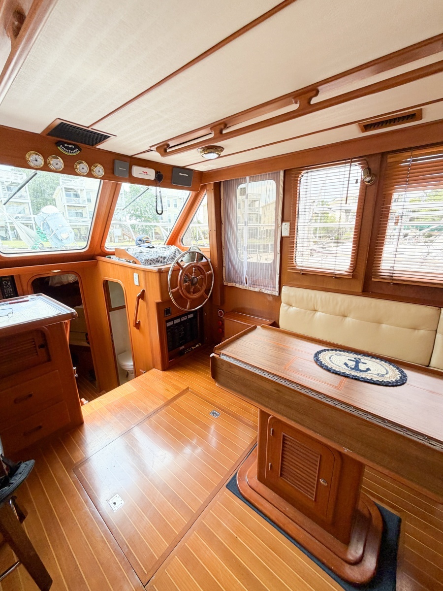 2006 Heritage East 36 Sundeck