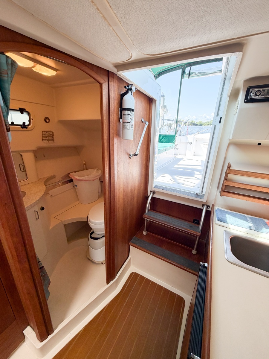 2000 Mainship Pilot 30