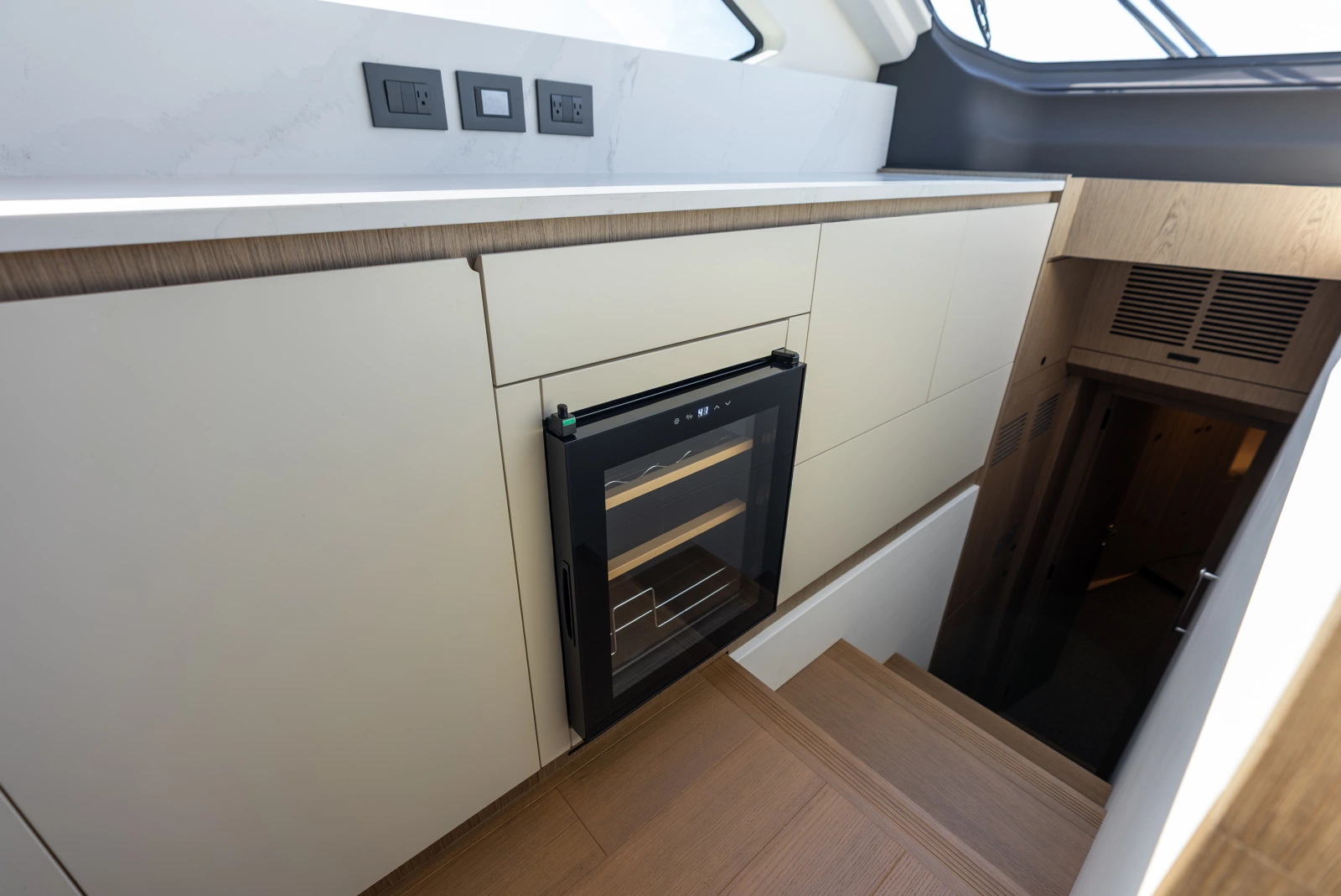 82ft Azimut Yacht For Sale