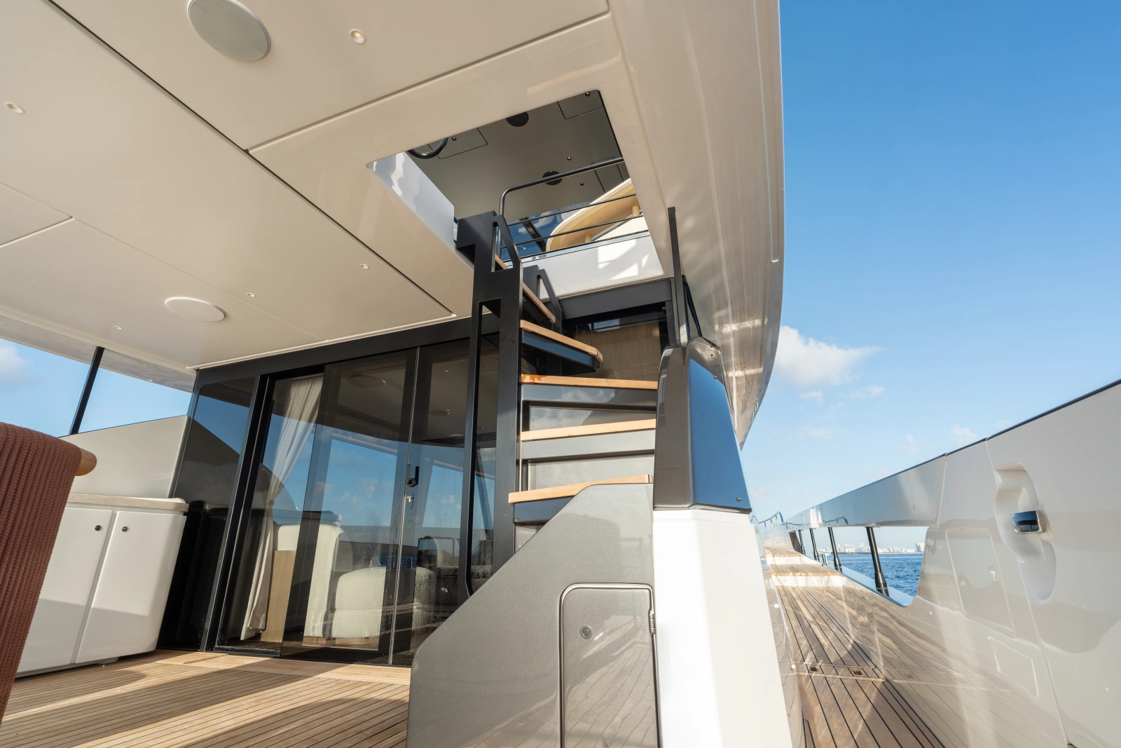 82ft Azimut Yacht For Sale