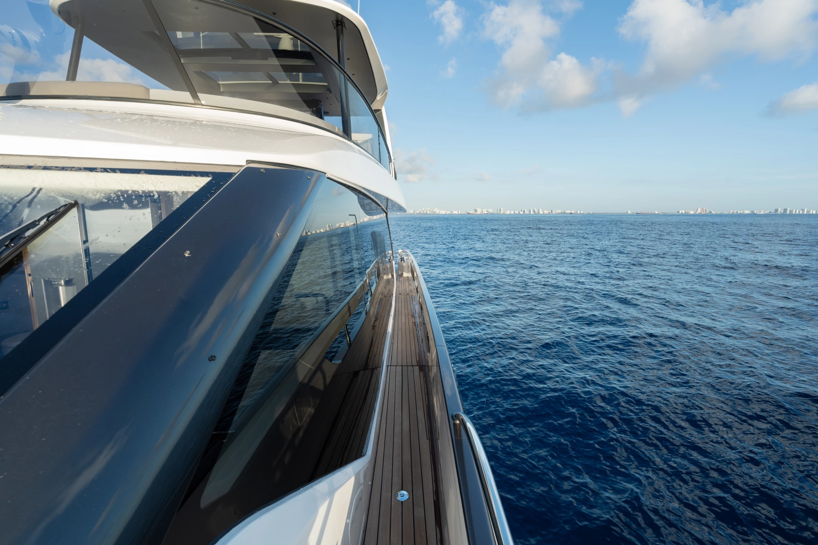 82ft Azimut Yacht For Sale