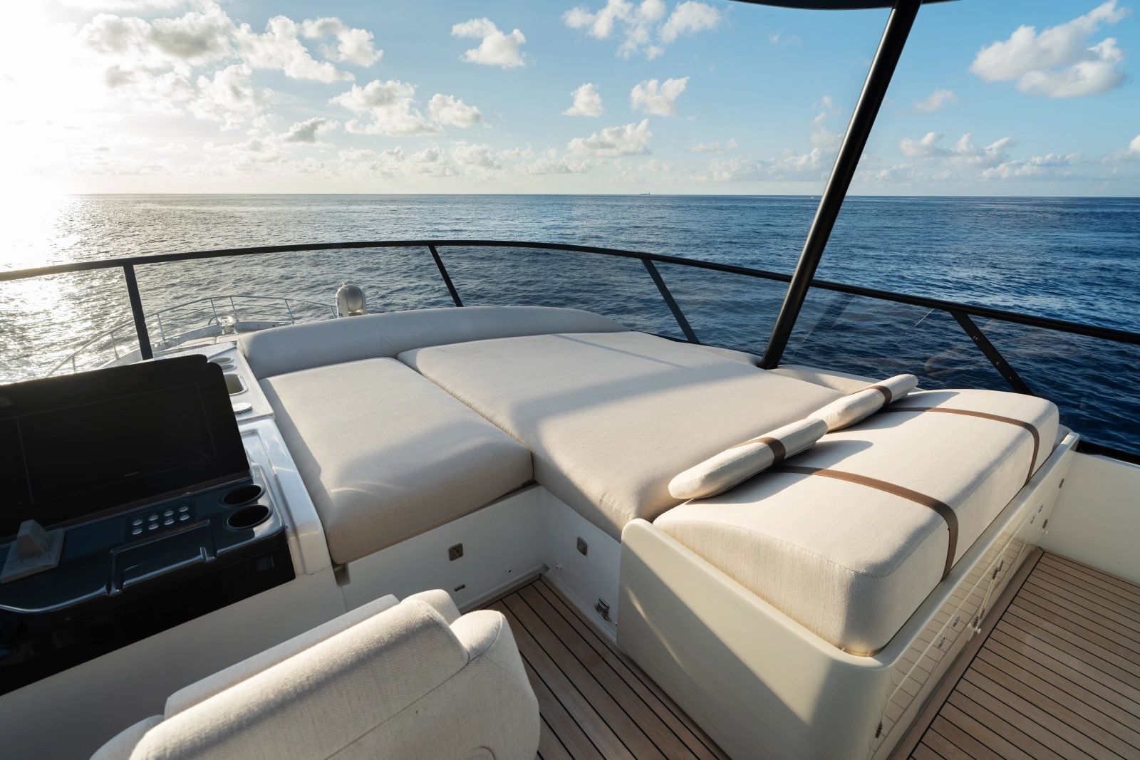 82ft Azimut Yacht For Sale
