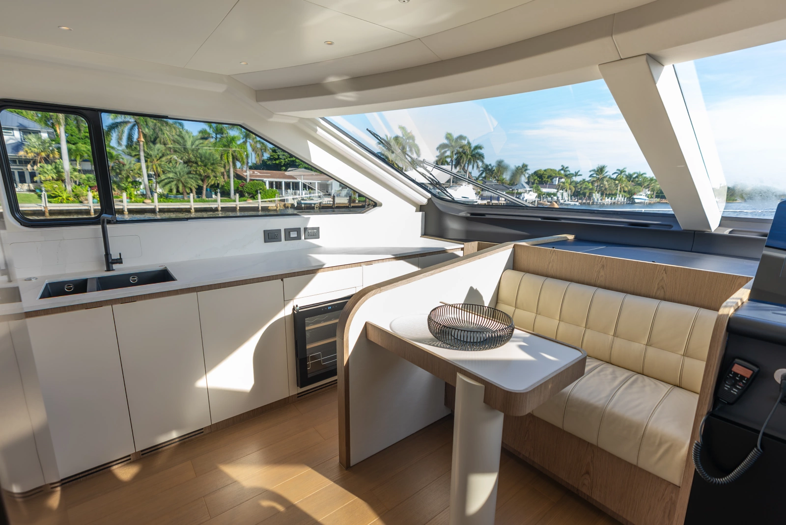 82ft Azimut Yacht For Sale