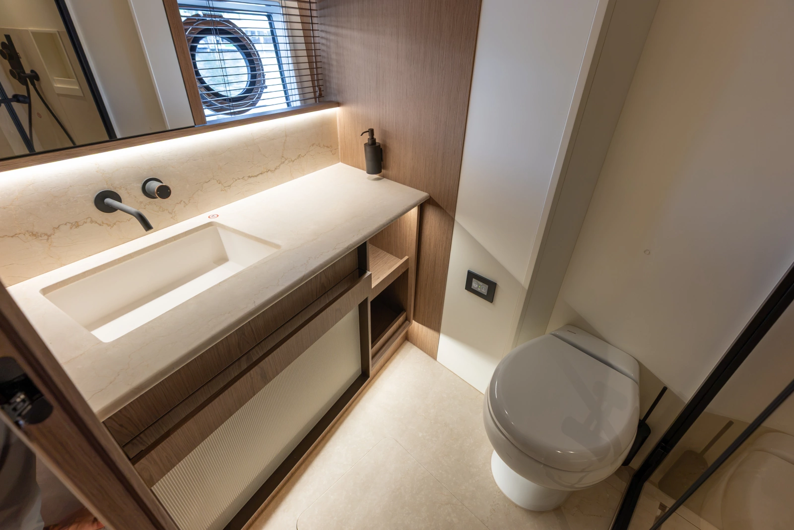 82ft Azimut Yacht For Sale