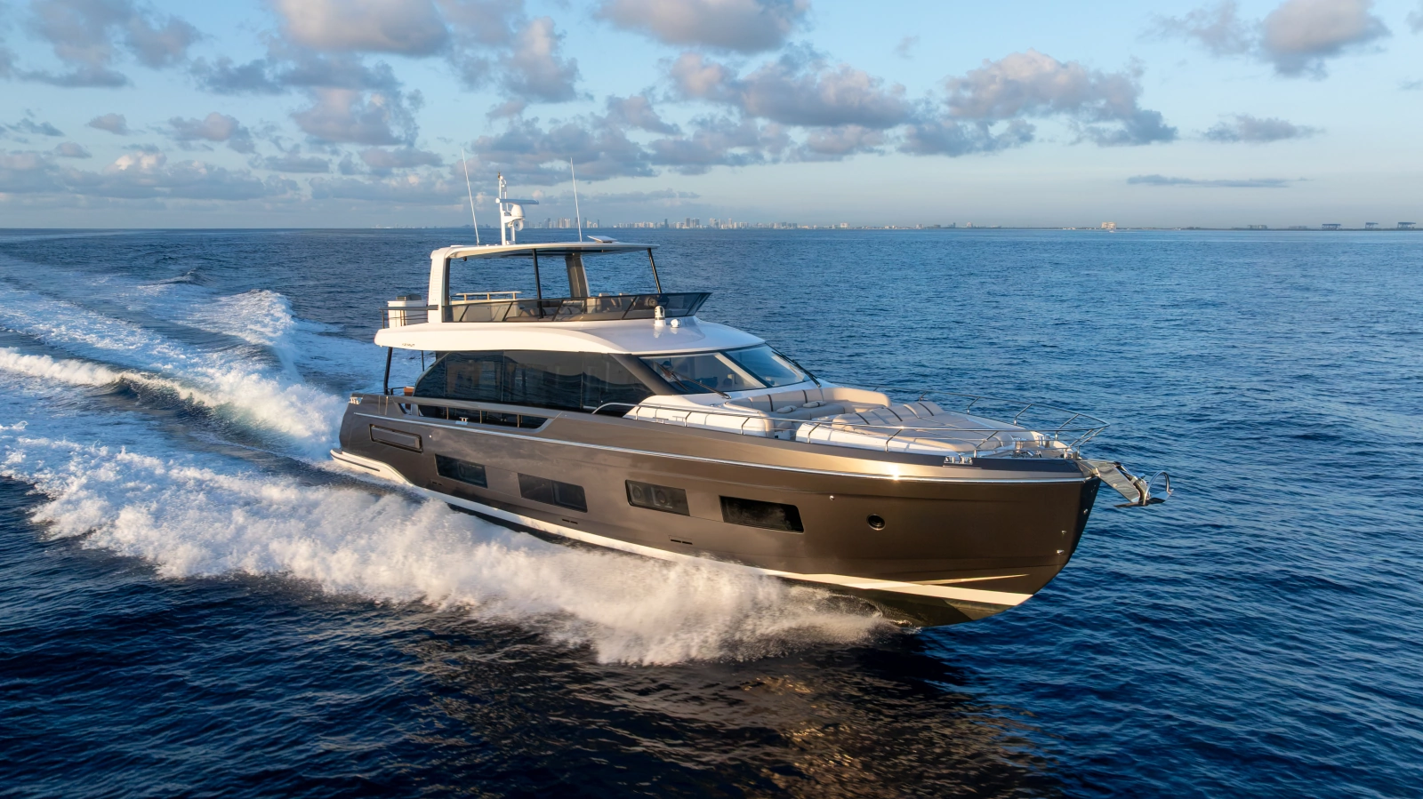 82ft Azimut Yacht For Sale