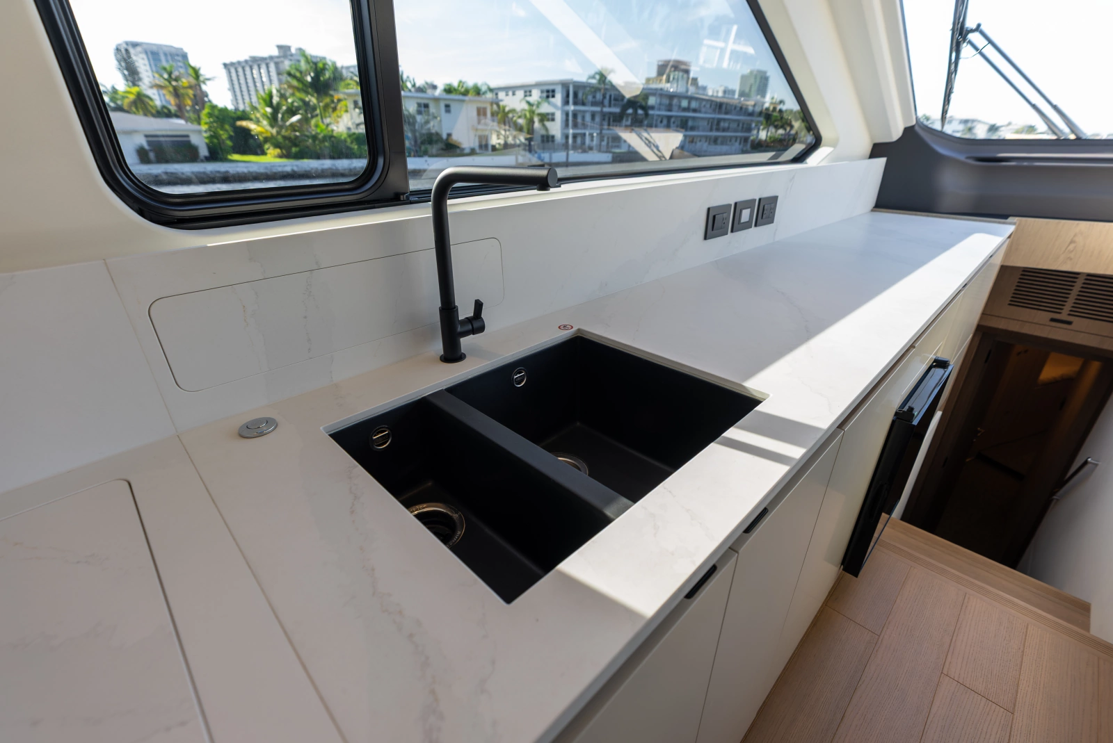 82ft Azimut Yacht For Sale