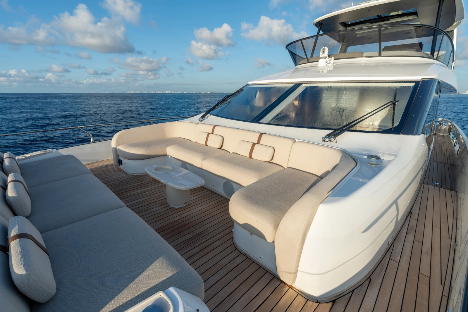 82ft Azimut Yacht For Sale