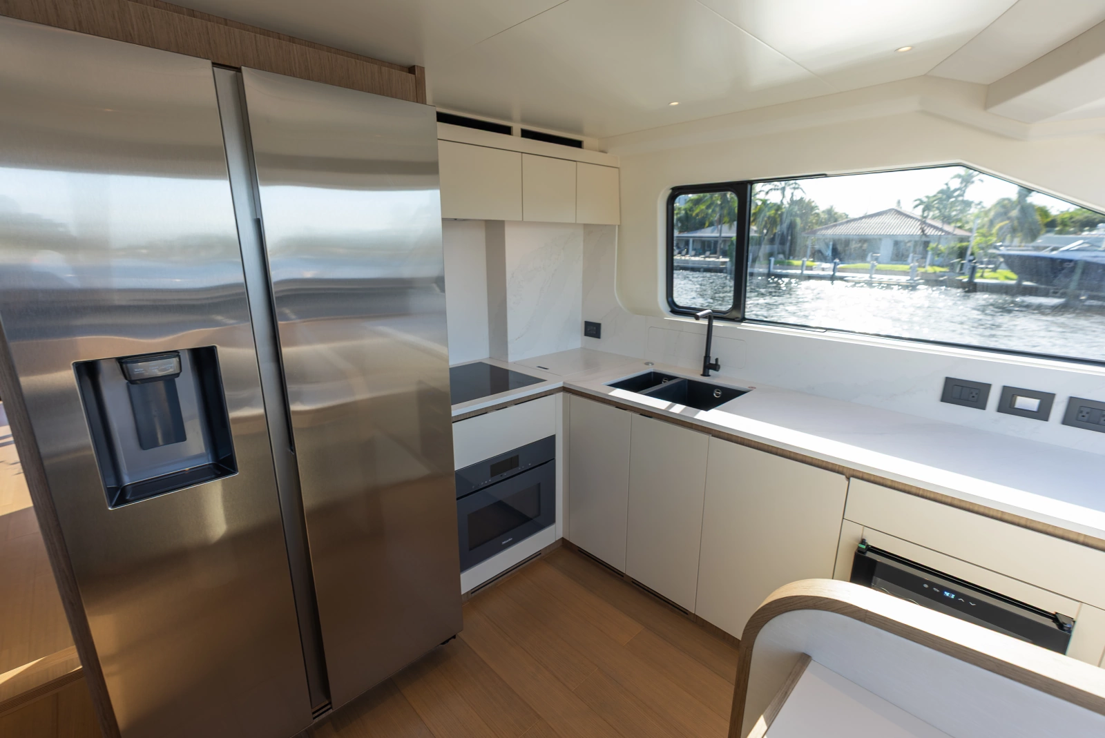 82ft Azimut Yacht For Sale