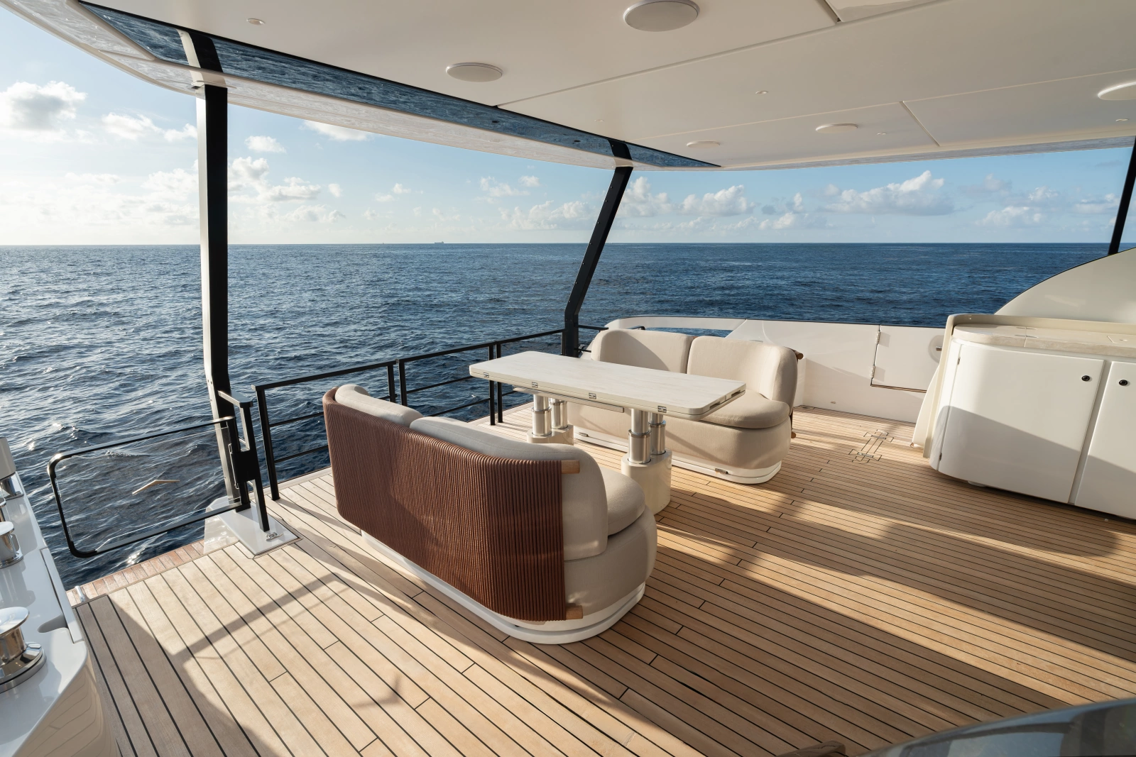 82ft Azimut Yacht For Sale