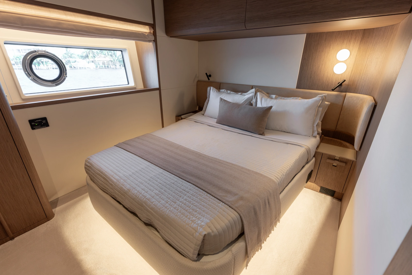 82ft Azimut Yacht For Sale