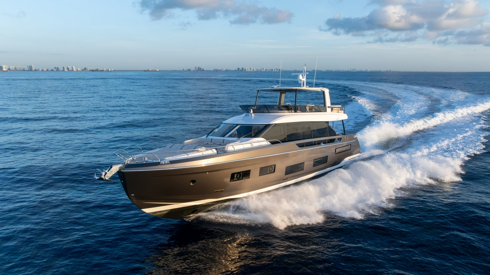 82ft Azimut Yacht For Sale