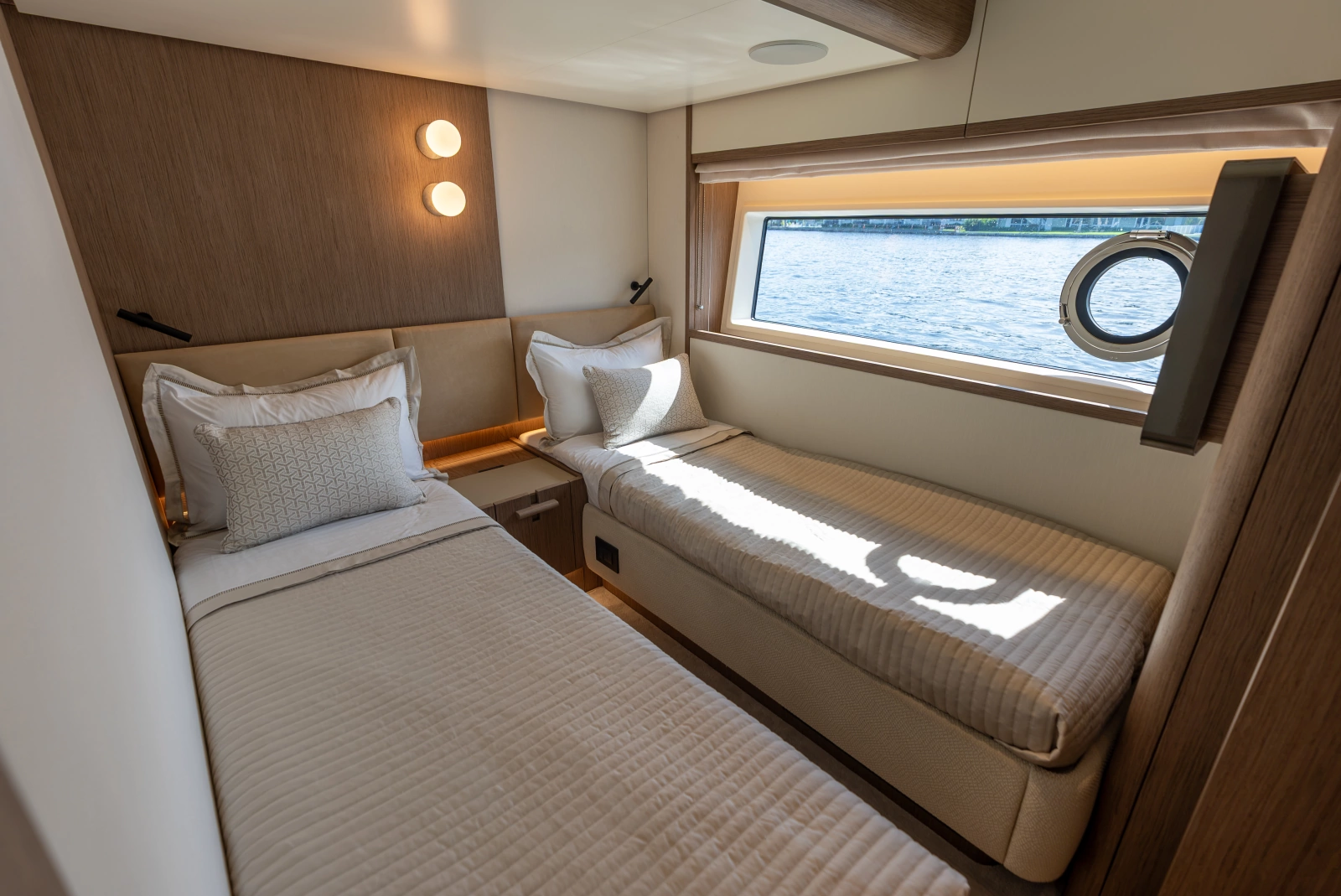 82ft Azimut Yacht For Sale