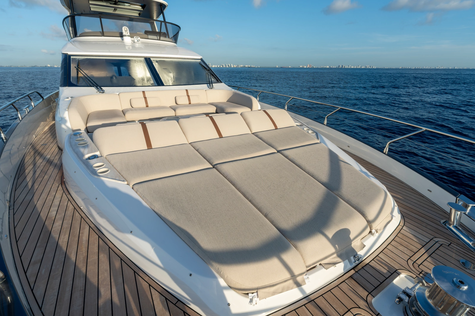 82ft Azimut Yacht For Sale