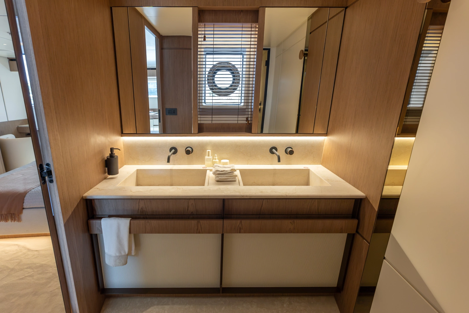 82ft Azimut Yacht For Sale