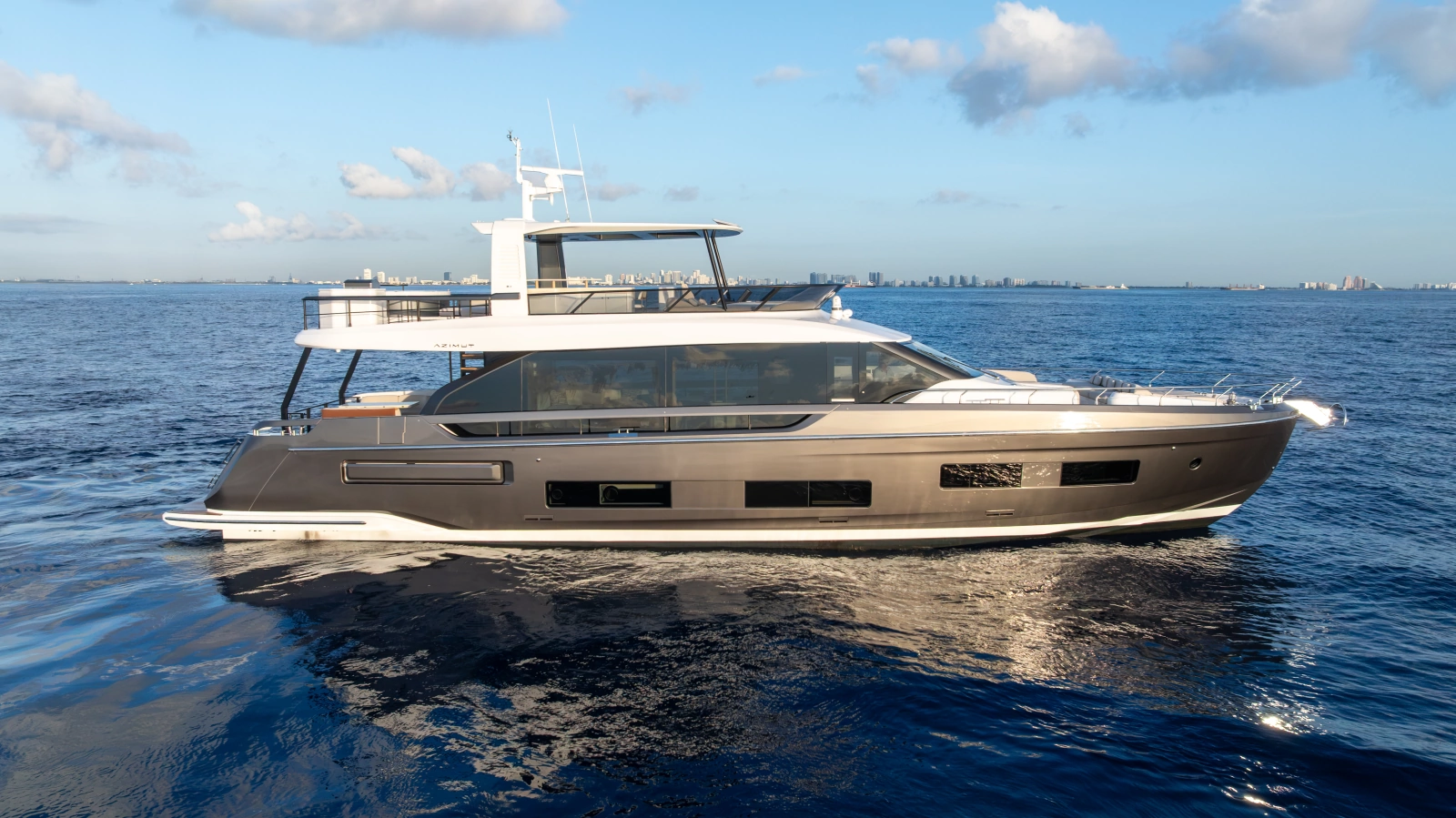 82ft Azimut Yacht For Sale