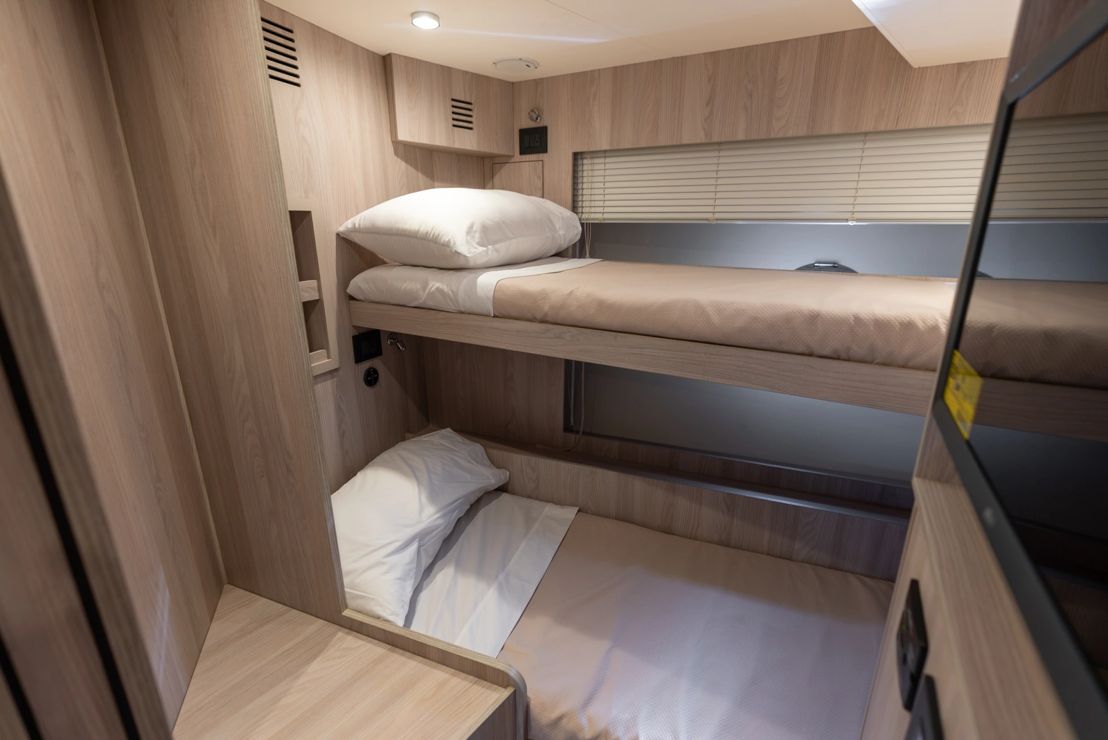 82ft Azimut Yacht For Sale