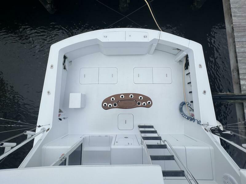 Hatteras SF Down Time - Cockpit