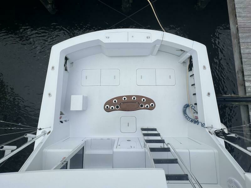 Hatteras SF Down Time - Cockpit