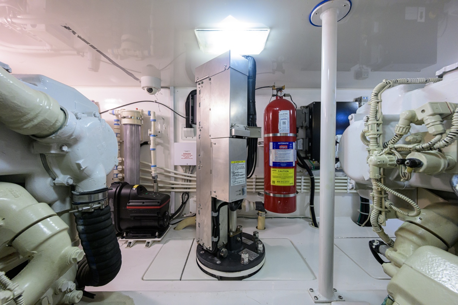 Viking 50 GETTIN' REEL - Engine Room
