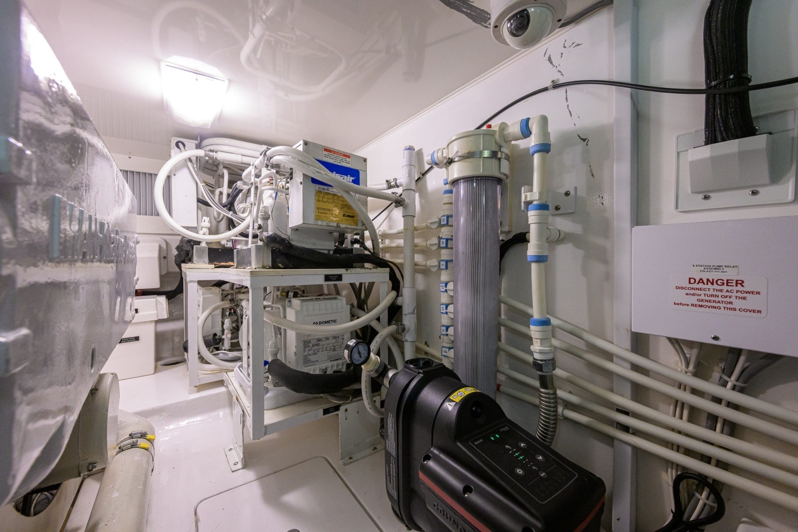 Viking 50 GETTIN' REEL - Engine Room