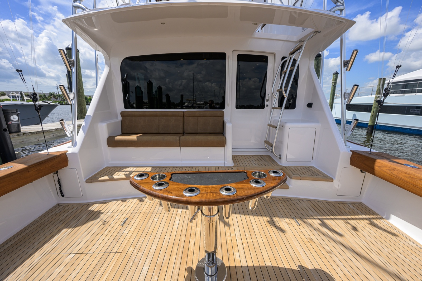 Viking 50 GETTIN' REEL - Cockpit