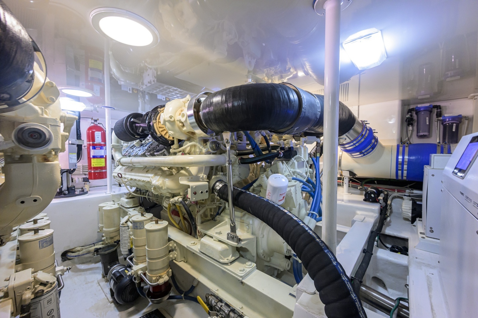 Viking 50 GETTIN' REEL - Engine Room