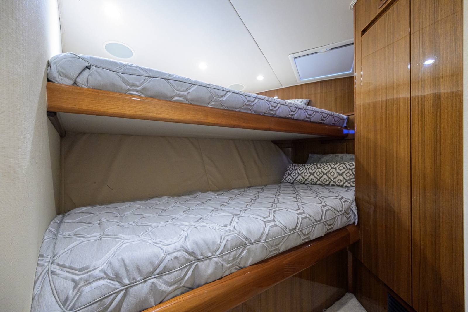 Viking 50 GETTIN' REEL - Guest Bunk Stateroom