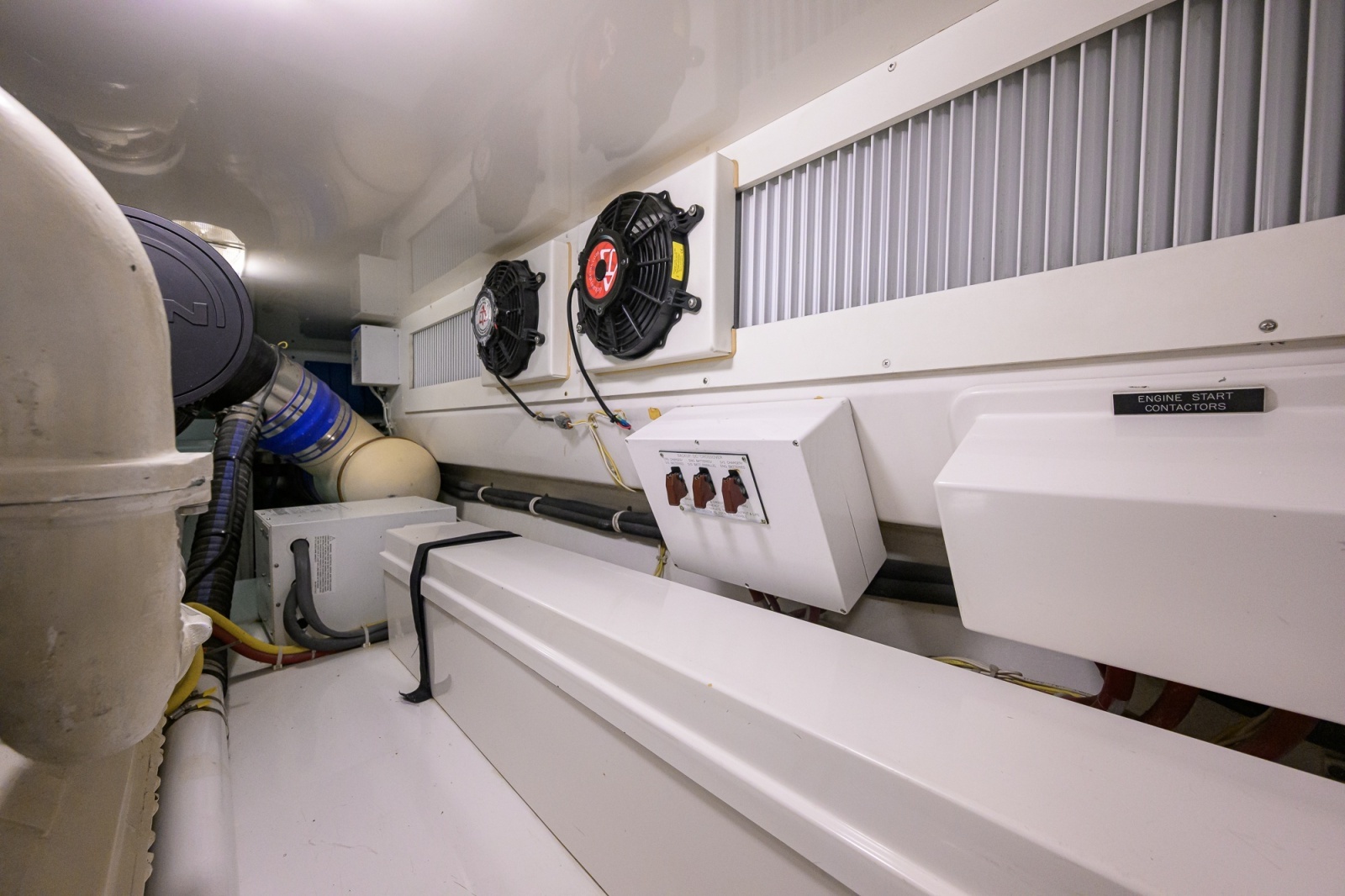 Viking 50 GETTIN' REEL - Engine Room