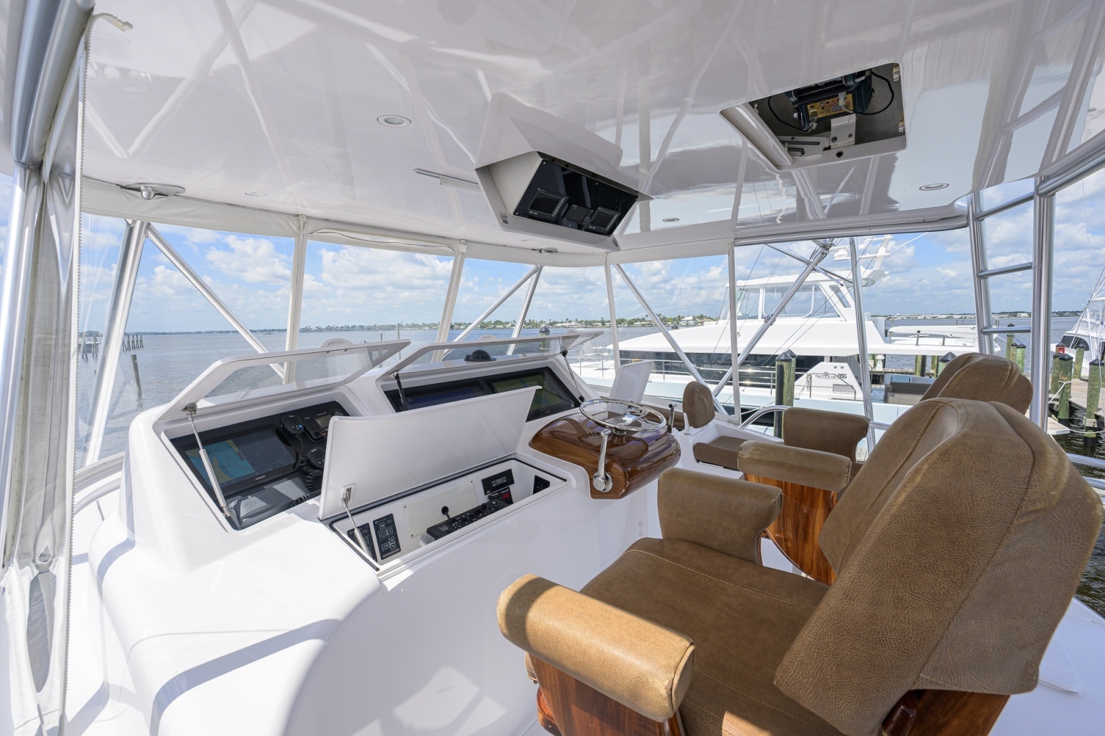 Viking 50 GETTIN' REEL - Flybridge Helm 