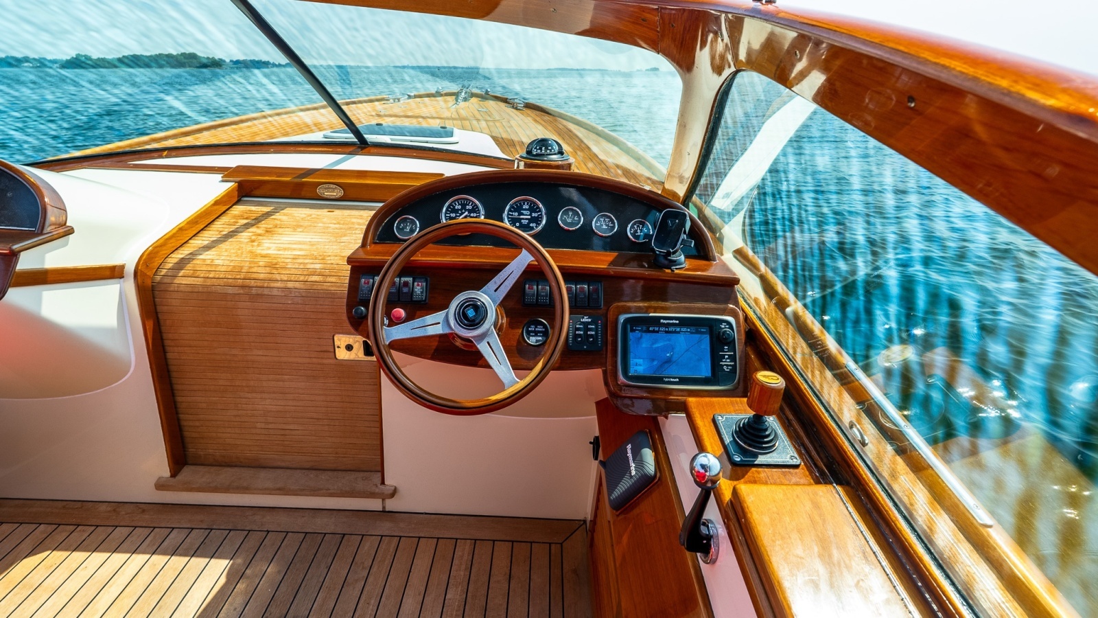 2005 Hinckley Talaria 29R