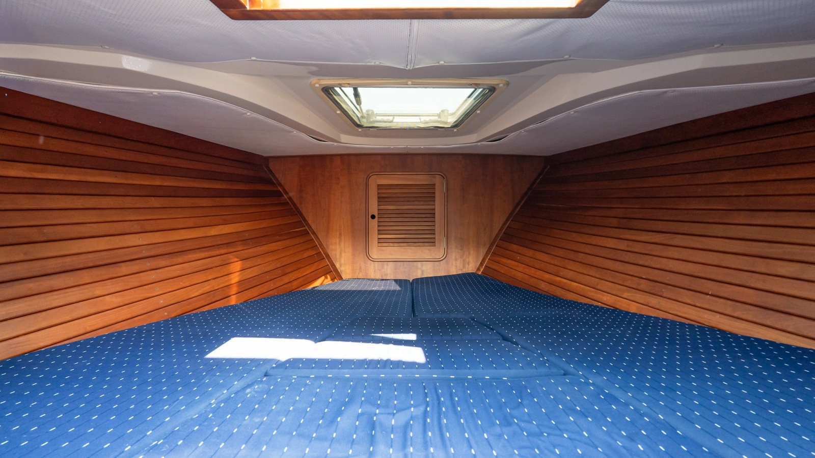 2005 Hinckley Talaria 29R