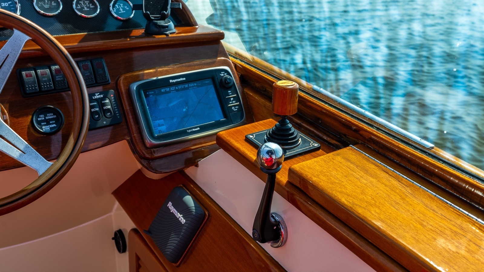 2005 Hinckley Talaria 29R