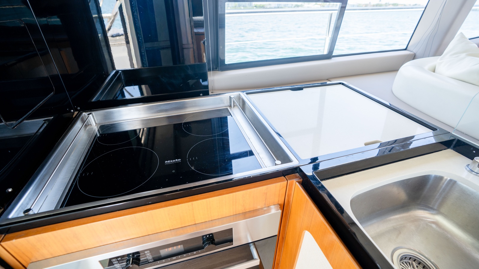 2012 Azimut Magellano 50