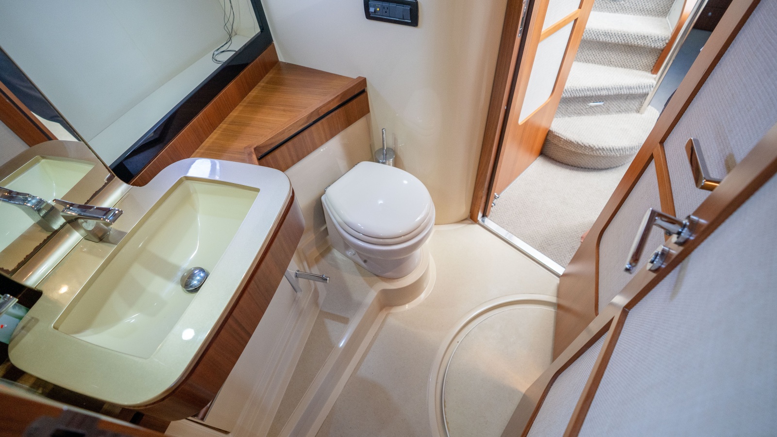 2012 Azimut Magellano 50