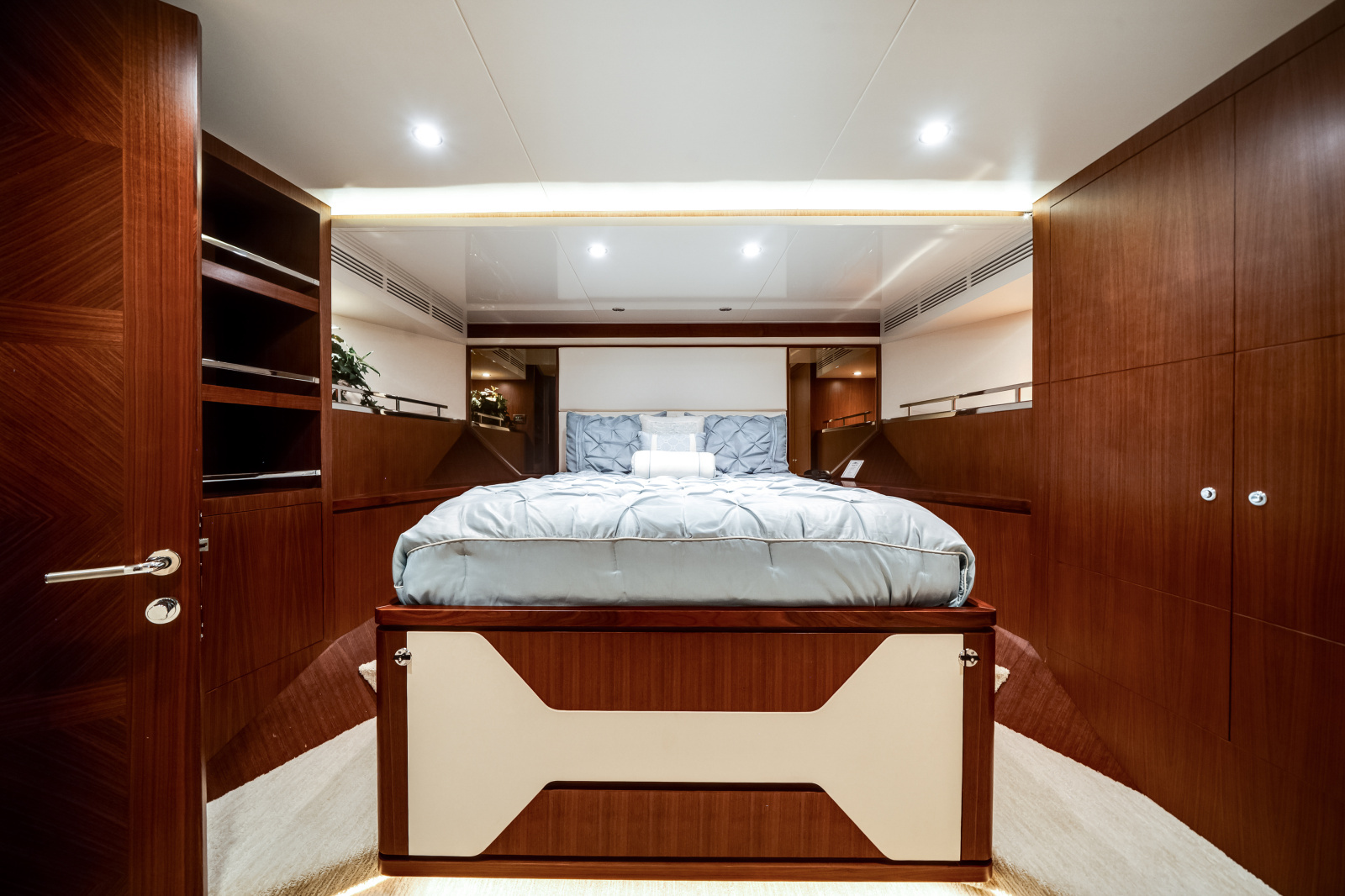 2016 Ocean Alexander 90 SKY LOUNGE